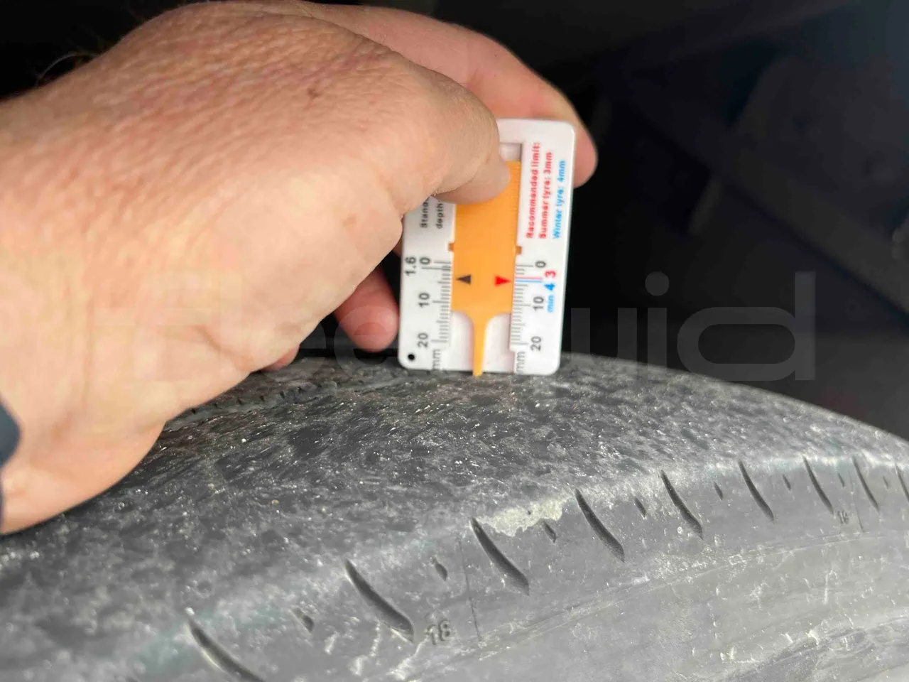 Iveco Magelys   SFR2XX QC M8CU - Euro6 - 294Kw - 12,830mt - rear left tire photo