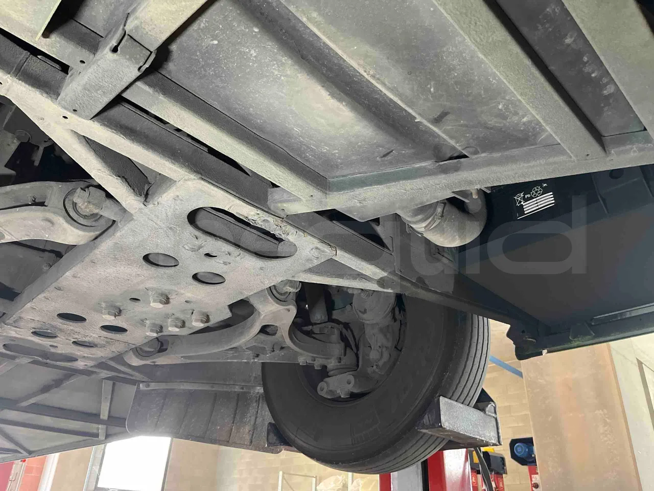 Iveco Magelys   SFR2XX QC M8CU - Euro6 - 294Kw - 12,830mt - front axle left side