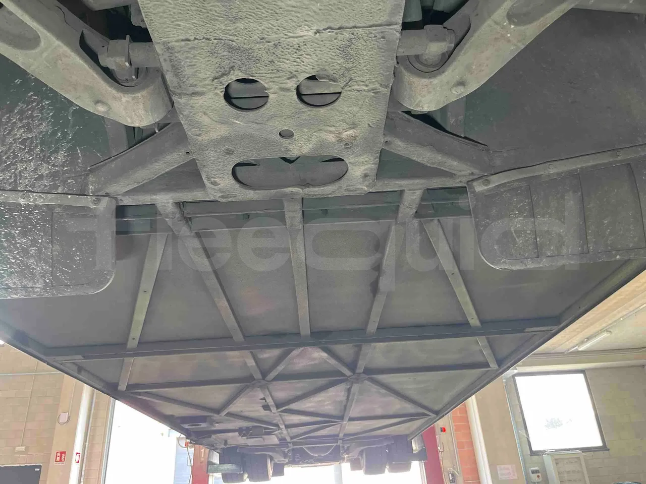 Iveco Magelys   SFR2XX QC M8CU - Euro6 - 294Kw - 12,830mt - central undercarriage photo