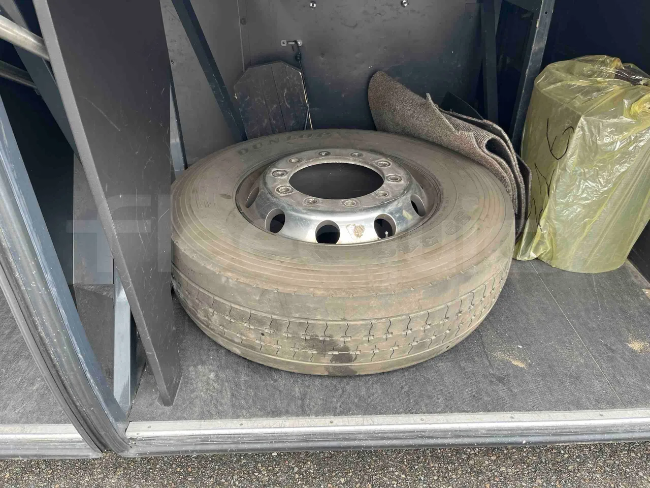 Iveco Magelys   SFR2XX QC M8CU - Euro6 - 294Kw - 12,830mt - spare wheel