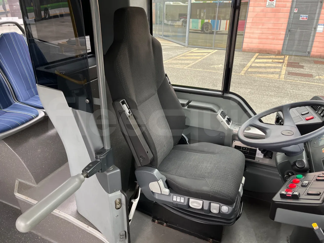 Mercedes-Benz Citaro O 530 628.02 - EUR5 - 210kW - 11.95m - driver's seat photo