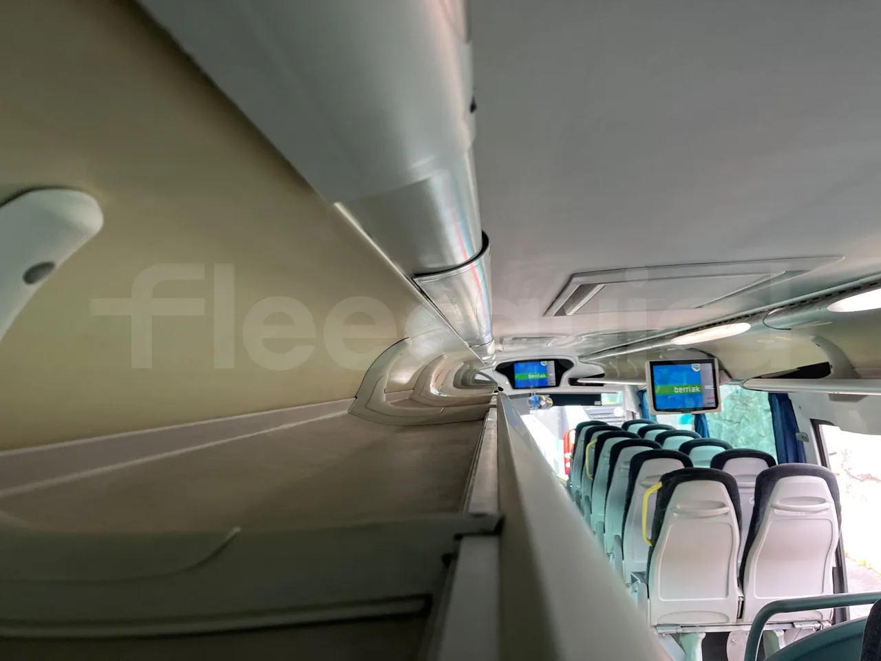 Scania Irizar i4H 11.48 - Euro6 - 302kW - 11.480mt - overhead compartments photo