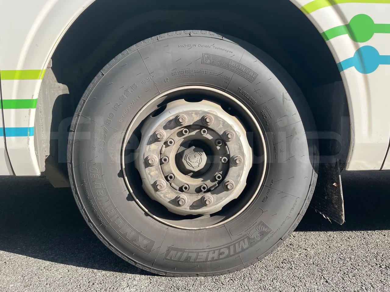 Scania Irizar i4H 11.48 - Euro6 - 302kW - 11.480mt - front left tire measurements