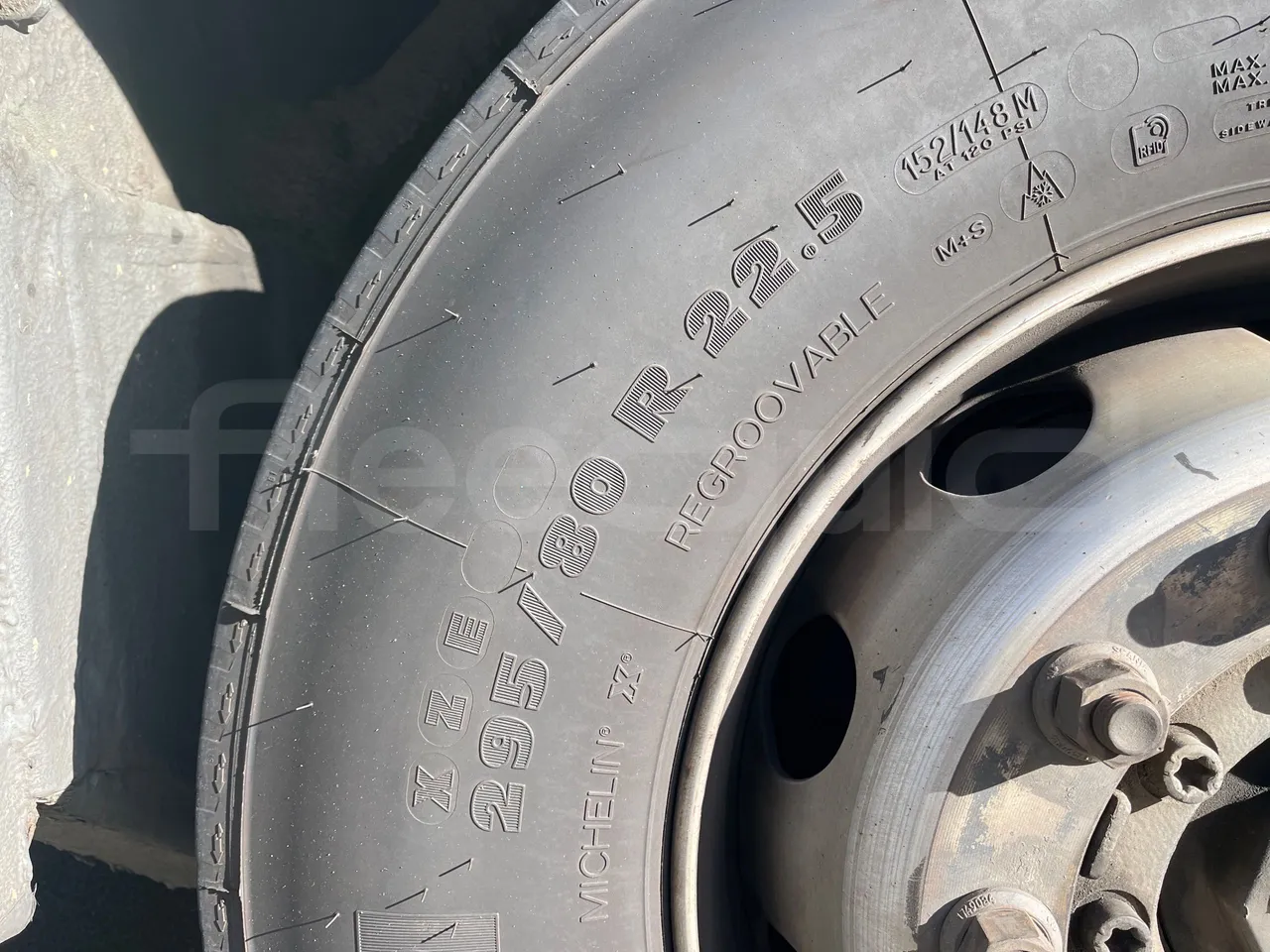 Scania Irizar i4H 11.48 - Euro6 - 302kW - 11.480mt - rear left tire photo