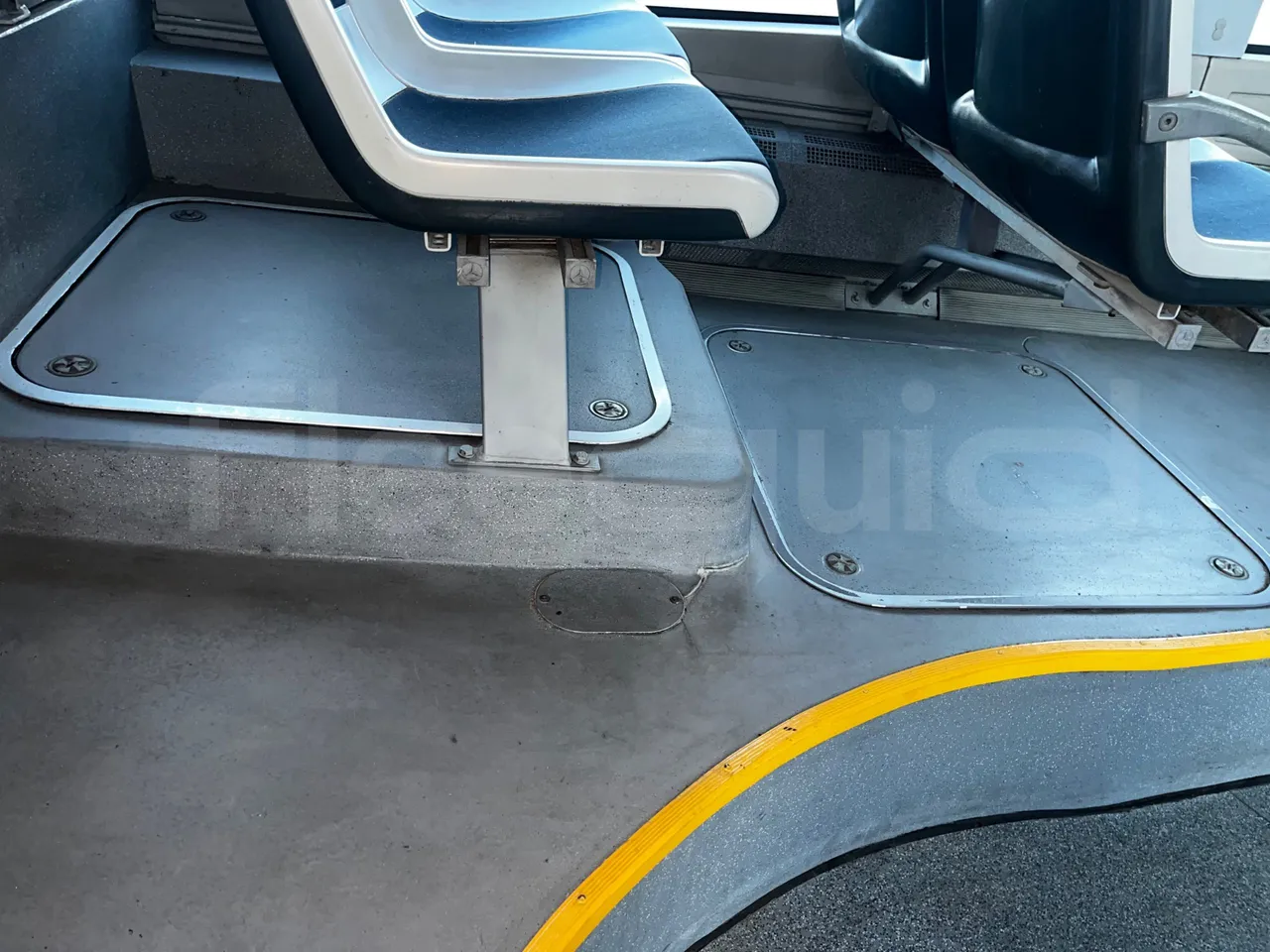 Mercedes-Benz Citaro O 530 - EUR3 - 220kW - 12.000m - floor hatches photo