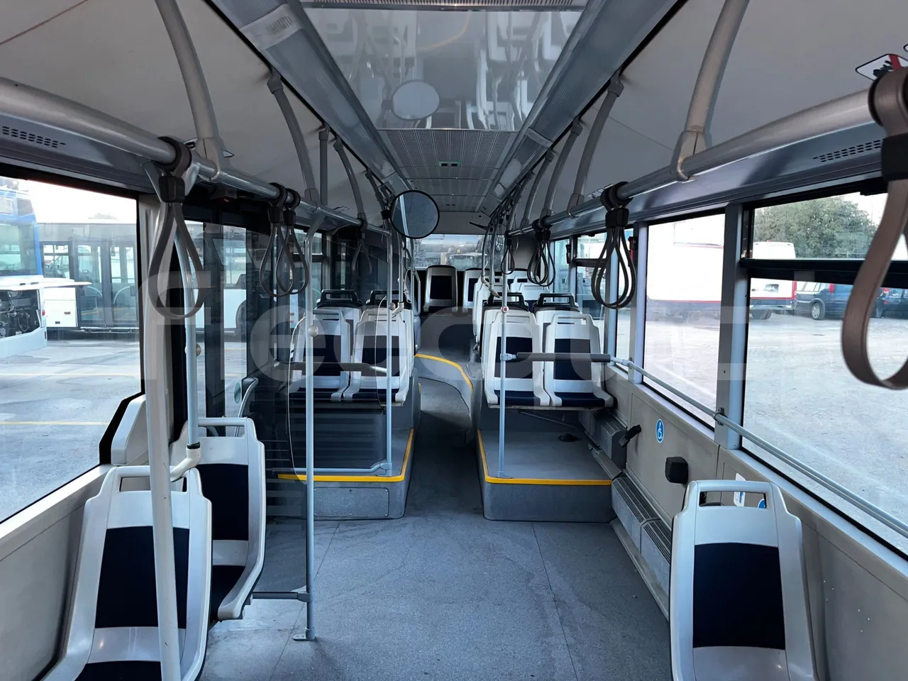 Mercedes-Benz Citaro O 530 - EUR3 - 220kW - 12.000m - forward view middle aisle