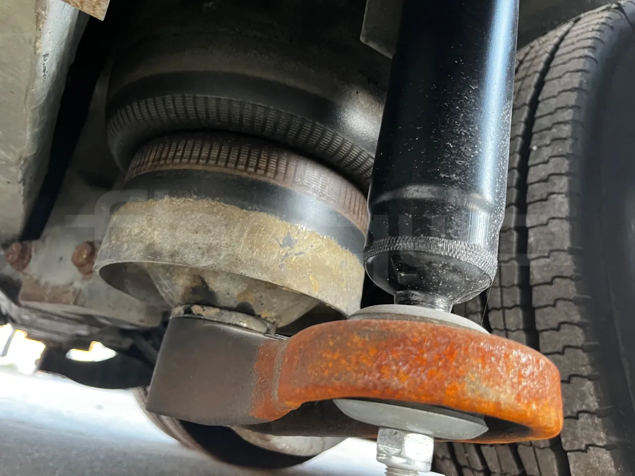 Mercedes-Benz Citaro O 530 - EUR3 - 220kW - 12.000m - axle 2 shock absorbers 2 left