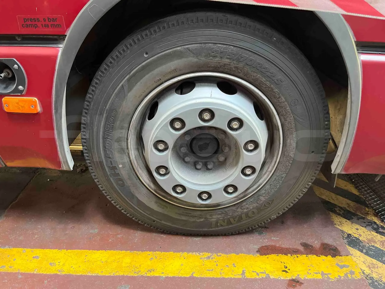Iveco Citelis - First Axle Left Side: Complete Tyre