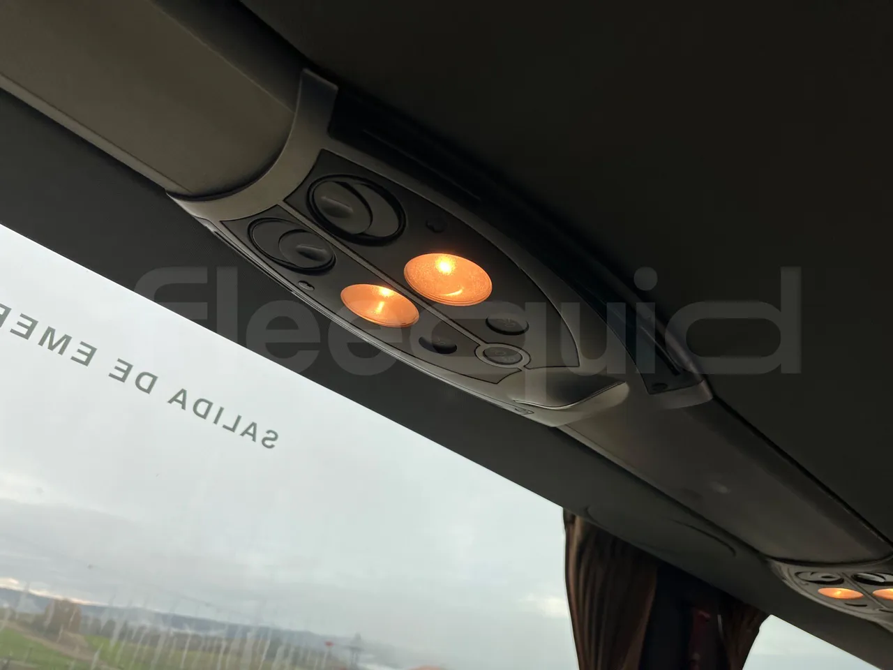 Scania 114B4X2 K114IB4X2 - Euro4 - 280kW - 12mt - usb charging detail