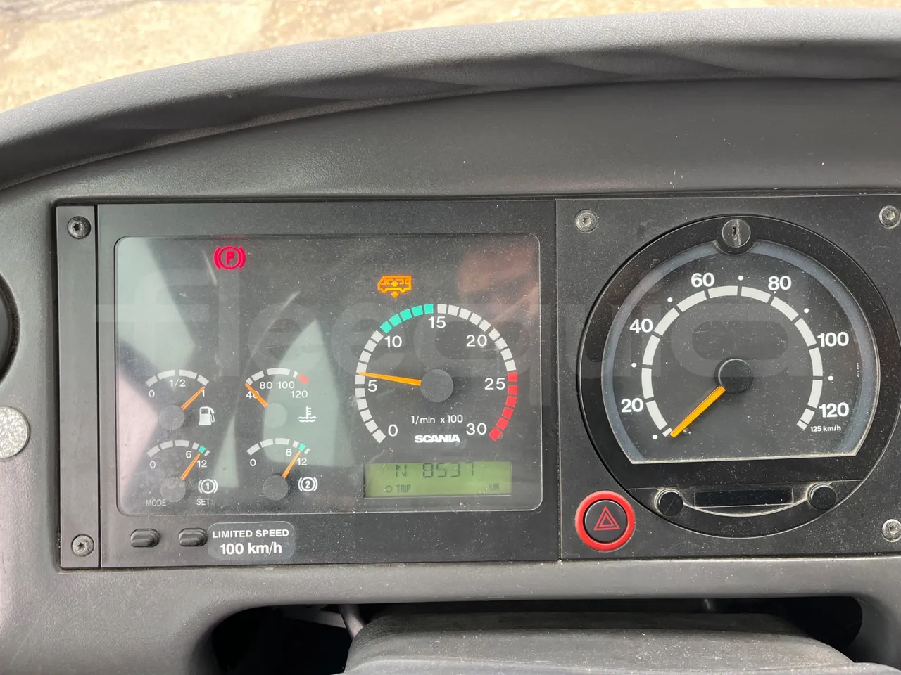 Scania 114B4X2 K114IB4X2 - Euro4 - 280kW - 12mt - dashboard lights on