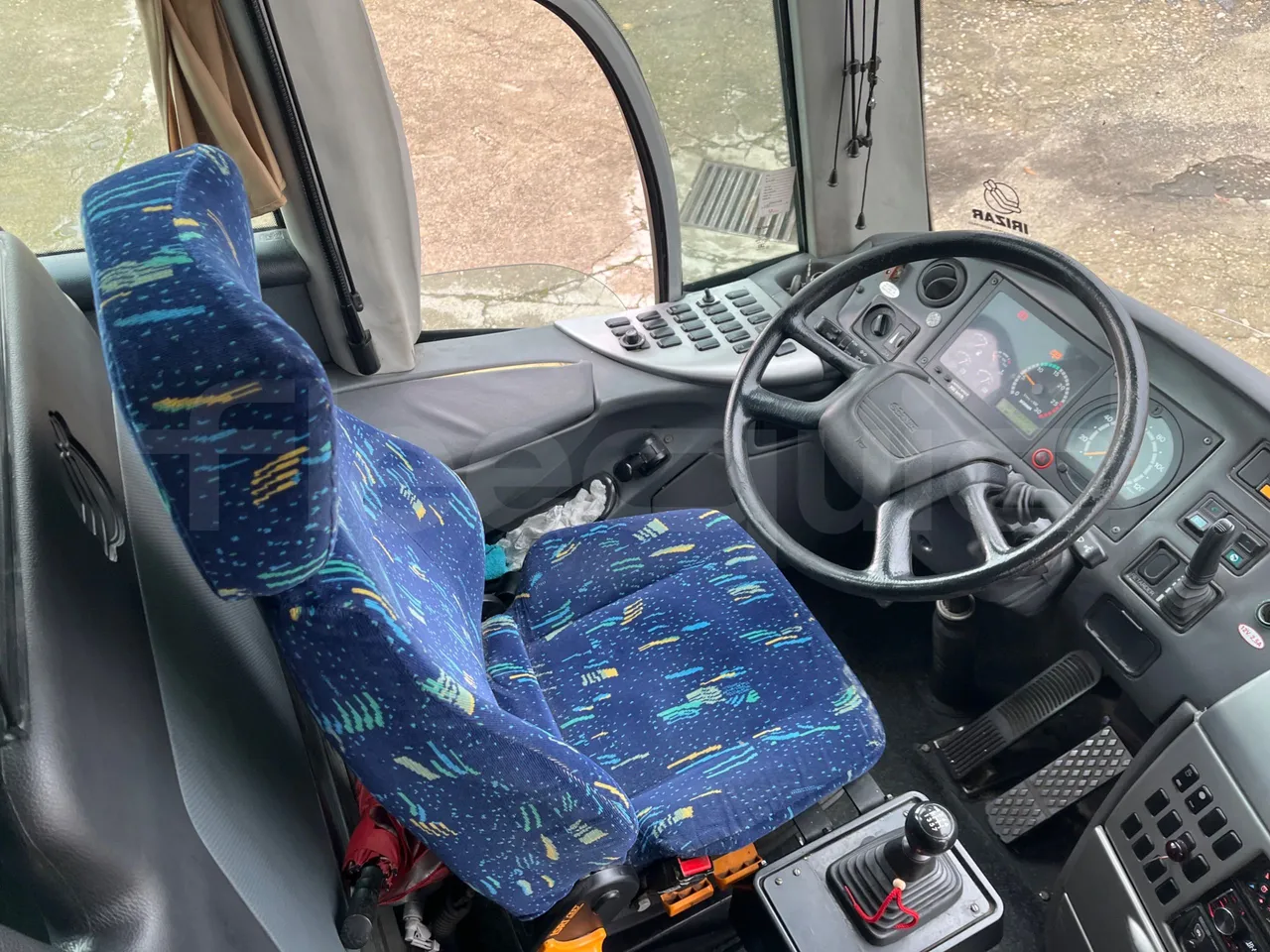 Scania 114B4X2 K114IB4X2 - Euro4 - 280kW - 12mt - driver's seat photo
