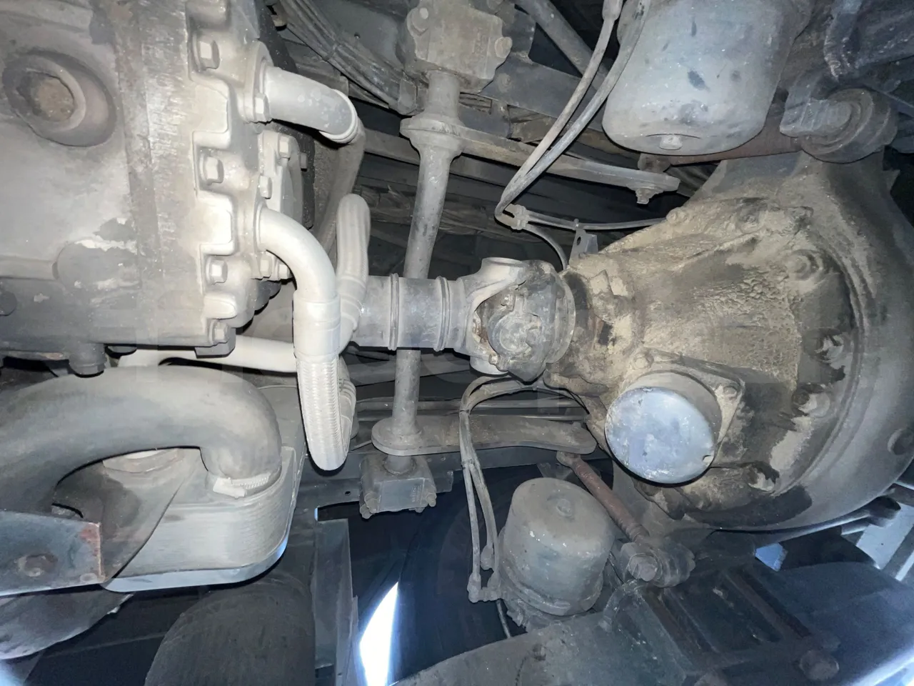 Scania 114B4X2 K114IB4X2 - Euro4 - 280kW - 12mt - driveshaft photo