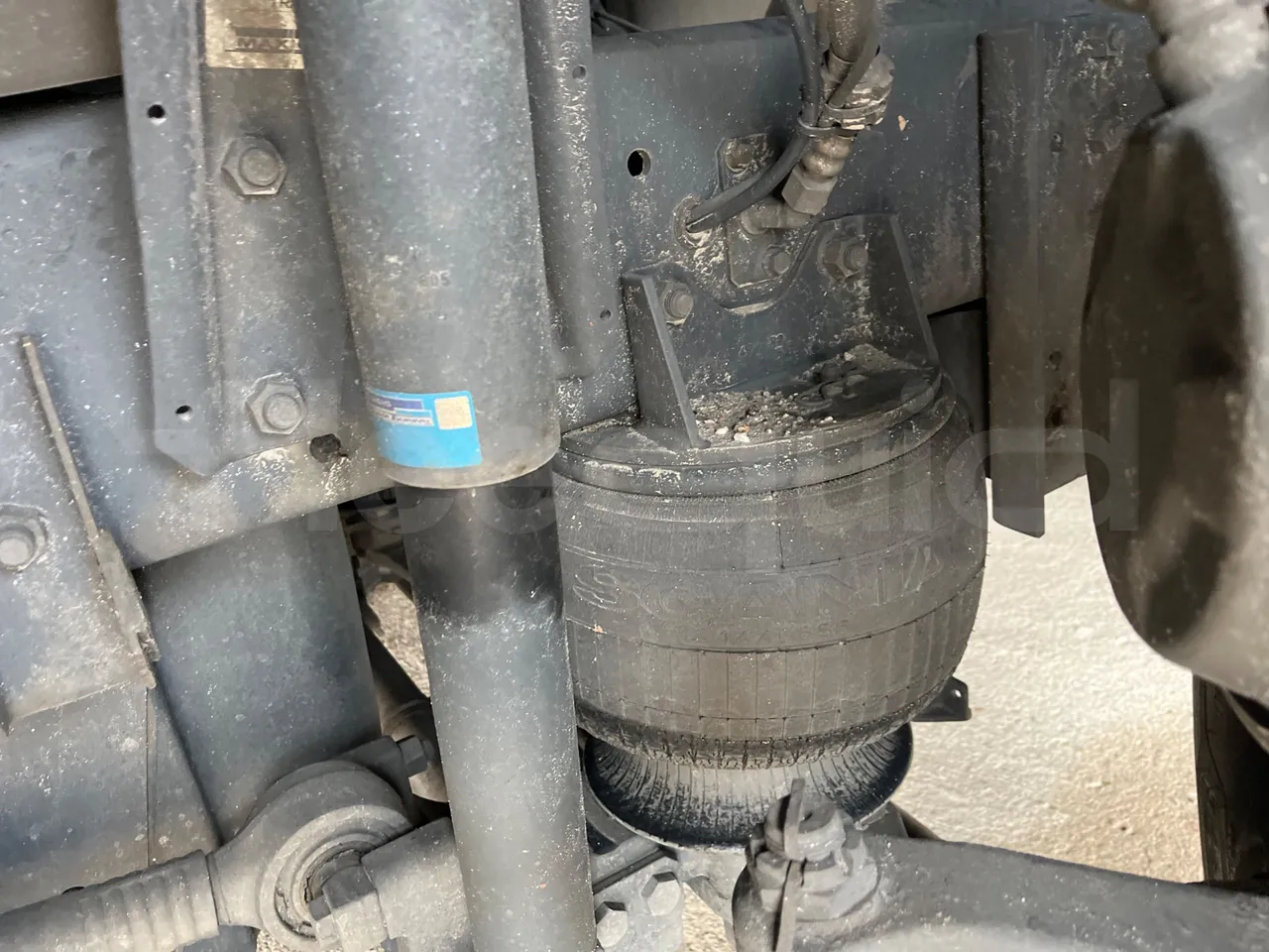 Scania 114B4X2 K114IB4X2 - Euro4 - 280kW - 12mt - front air springs right