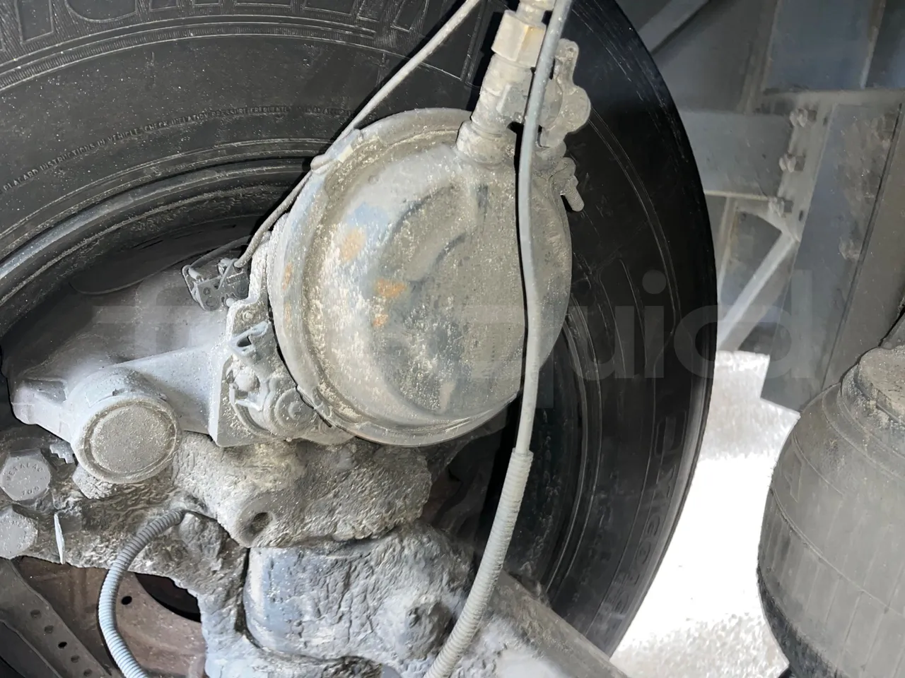 Scania 114B4X2 K114IB4X2 - Euro4 - 280kW - 12mt - front brake calipers left