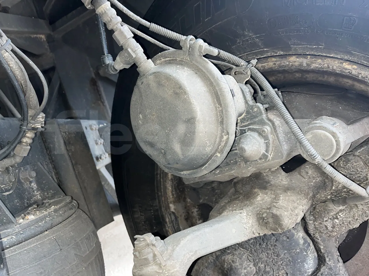 Scania 114B4X2 K114IB4X2 - Euro4 - 280kW - 12mt - front brake calipers right