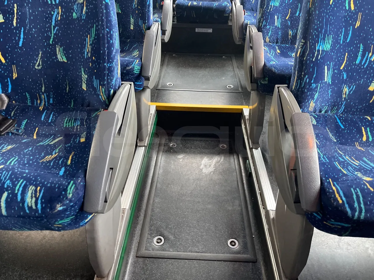 Scania 114B4X2 K114IB4X2 - Euro4 - 280kW - 12mt - floor hatches photo