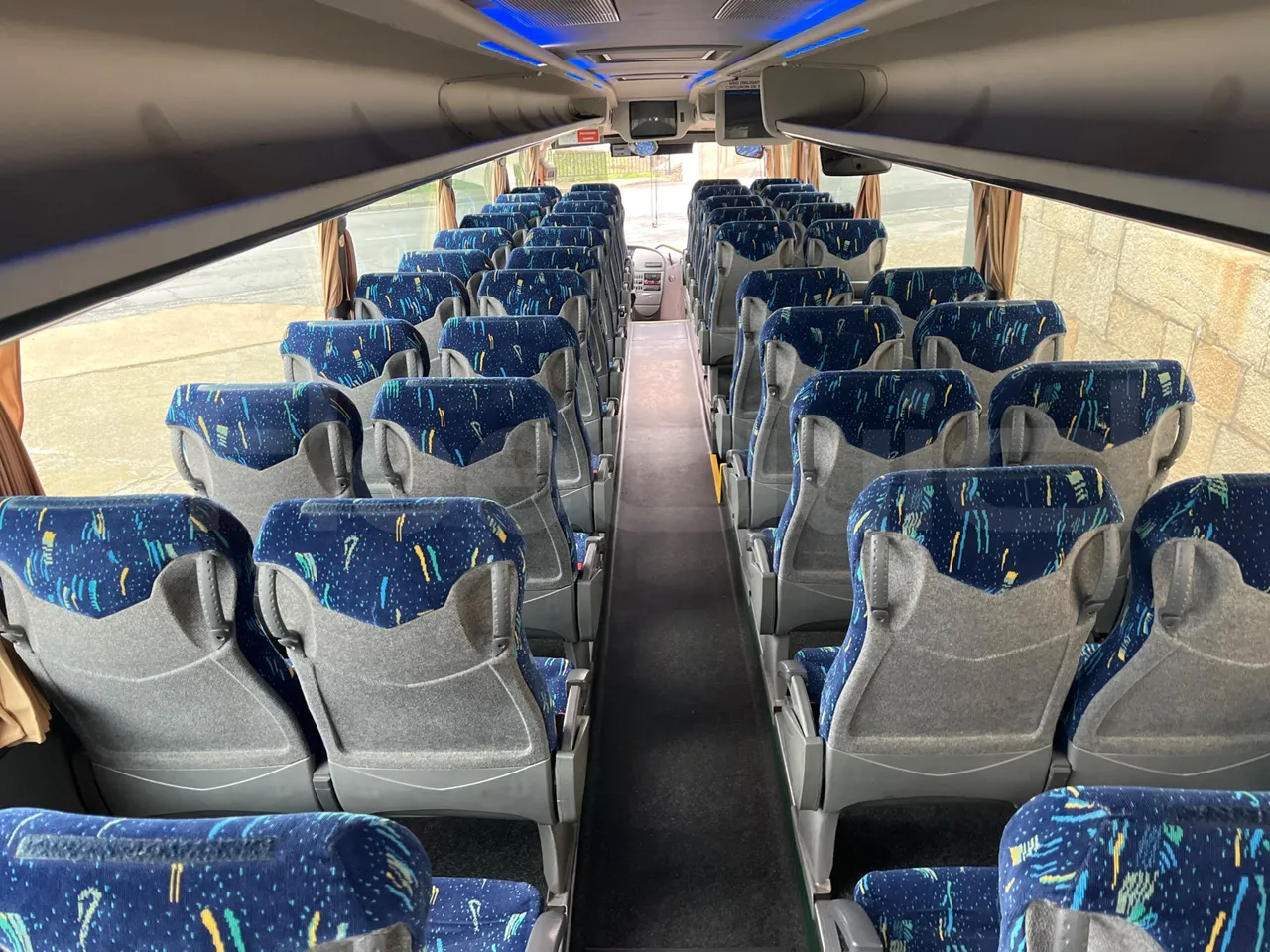 Scania 114B4X2 K114IB4X2 - Euro4 - 280kW - 12mt - forward view middle aisle