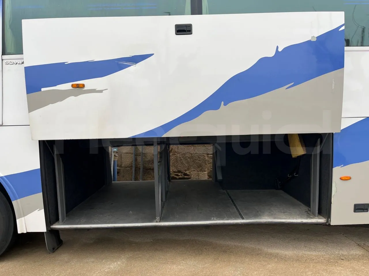 Scania 114B4X2 K114IB4X2 - Euro4 - 280kW - 12mt - luggage rack photo