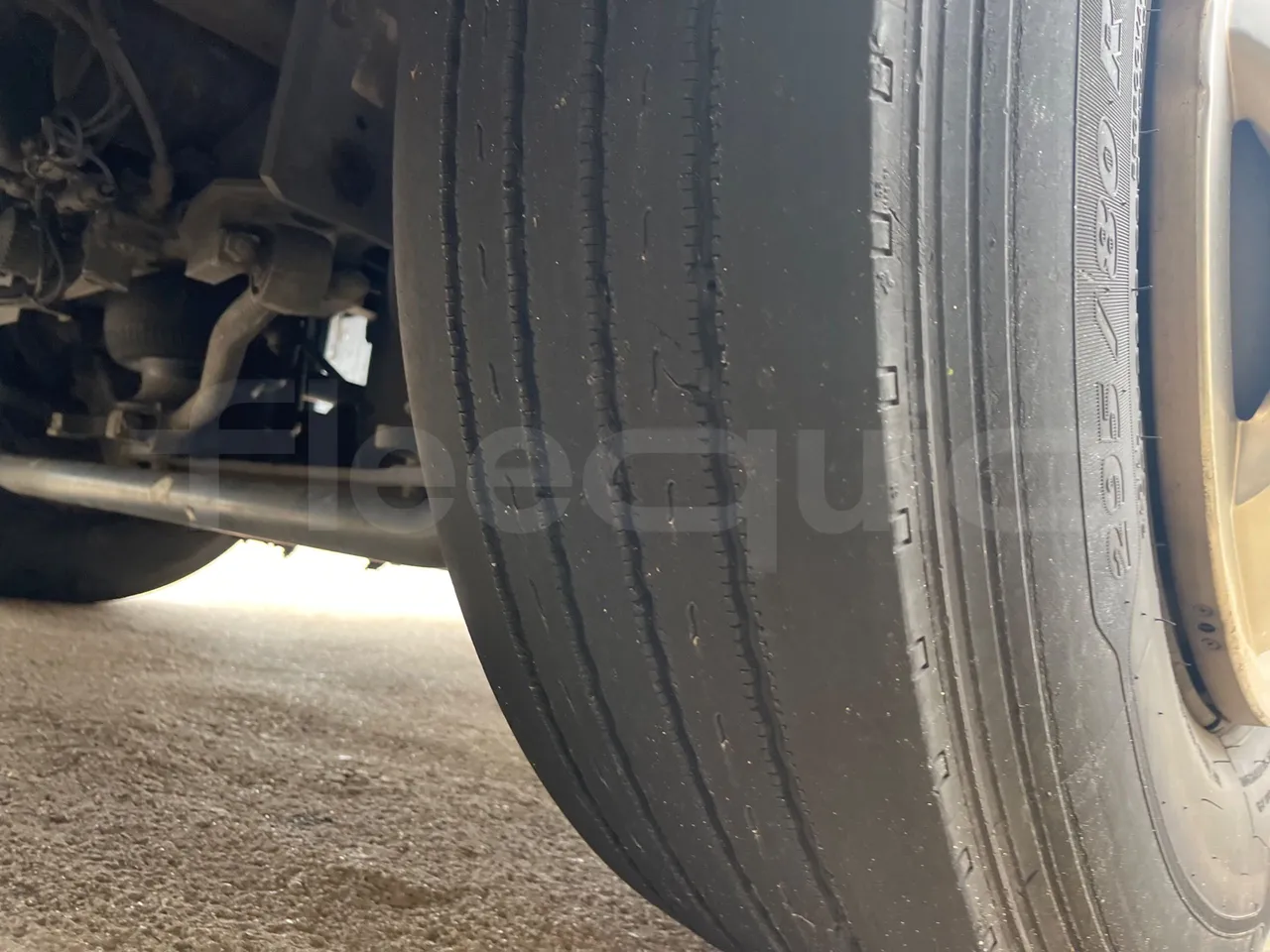 Scania 114B4X2 K114IB4X2 - Euro4 - 280kW - 12mt - tread condition front tires left