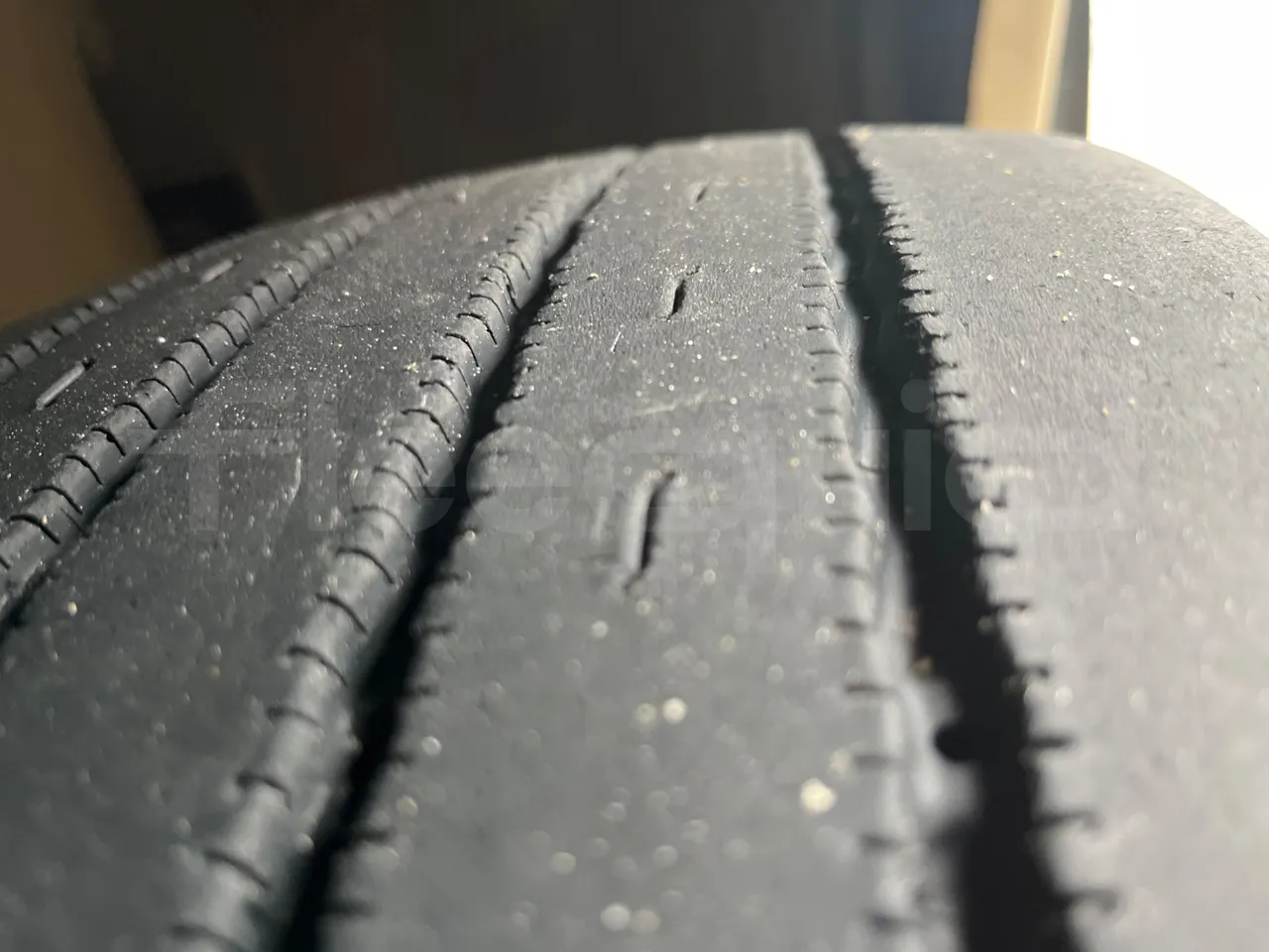 Scania 114B4X2 K114IB4X2 - Euro4 - 280kW - 12mt - tread condition front tires right