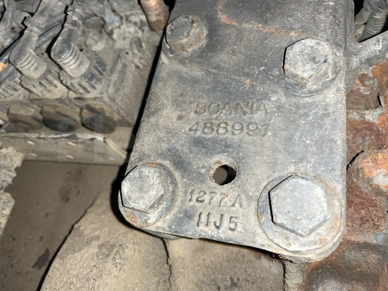 Scania 114B4X2 K114IB4X2 - Euro4 - 280kW - 12mt - gearbox plate photo