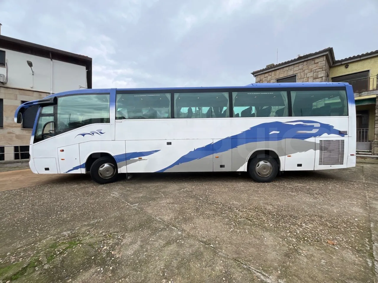 Scania 114B4X2 K114IB4X2 - Euro4 - 280kW - 12mt - left side photo