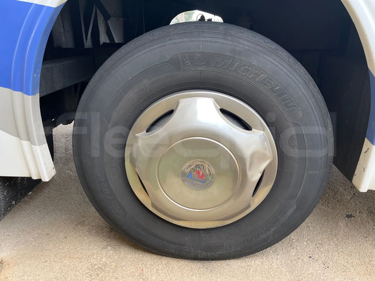 Scania 114B4X2 K114IB4X2 - Euro4 - 280kW - 12mt - front left tire measurements