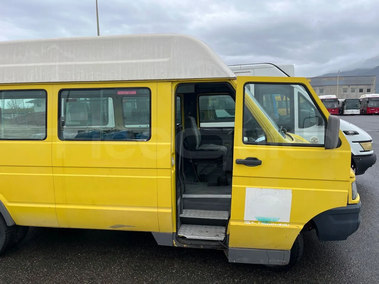 Iveco Turbo Daily A40E10 31 - EUR2 - 76kW - 5.970m - front door 1 open