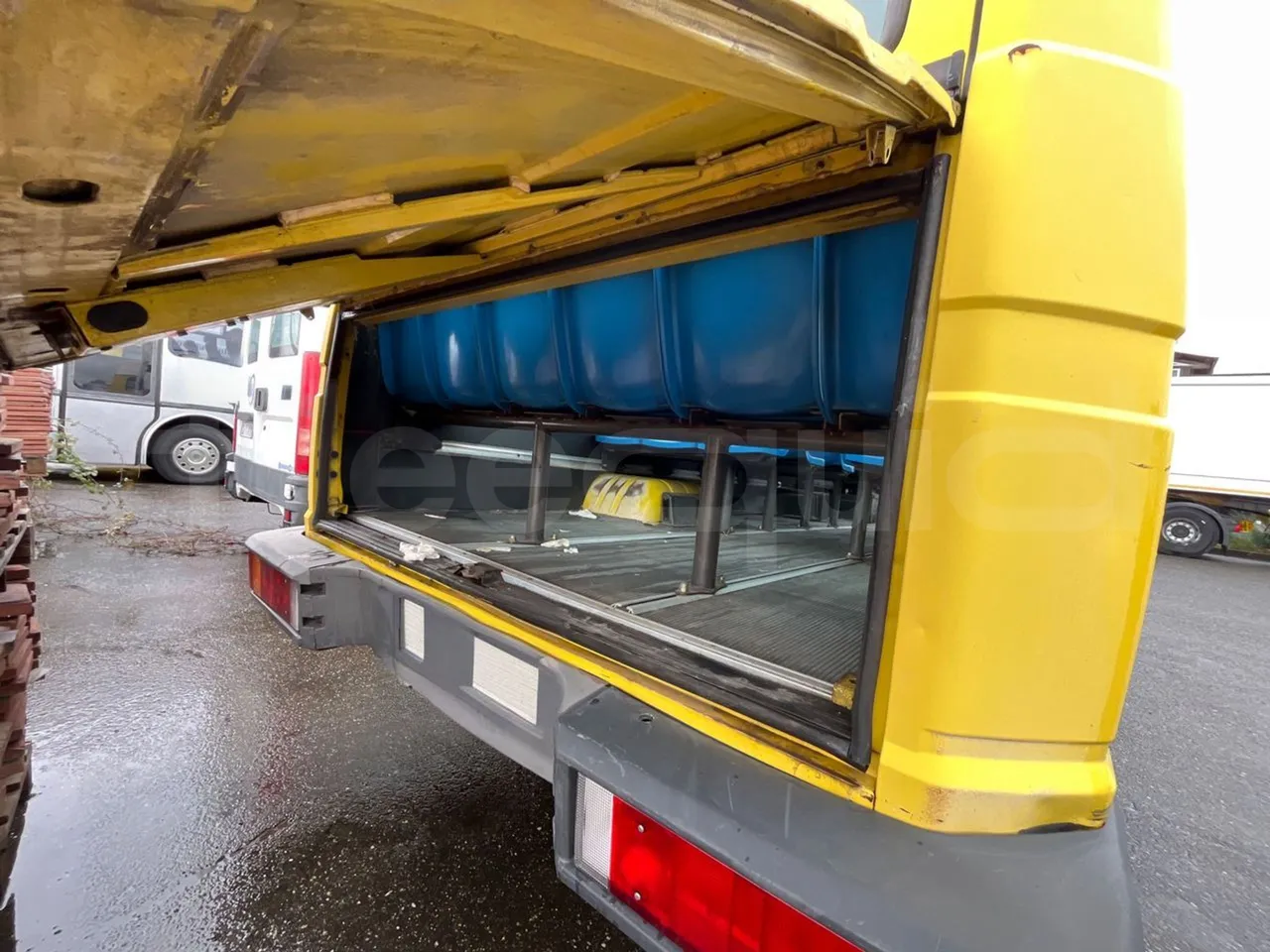 Iveco Turbo Daily A40E10 31 - EUR2 - 76kW - 5.970m - front door 2 open