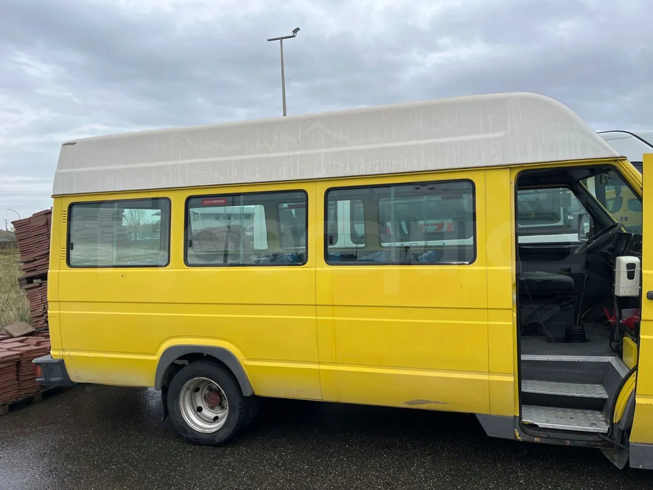 Iveco Turbo Daily A40E10 31 - EUR2 - 76kW - 5.970m - front door 3 open