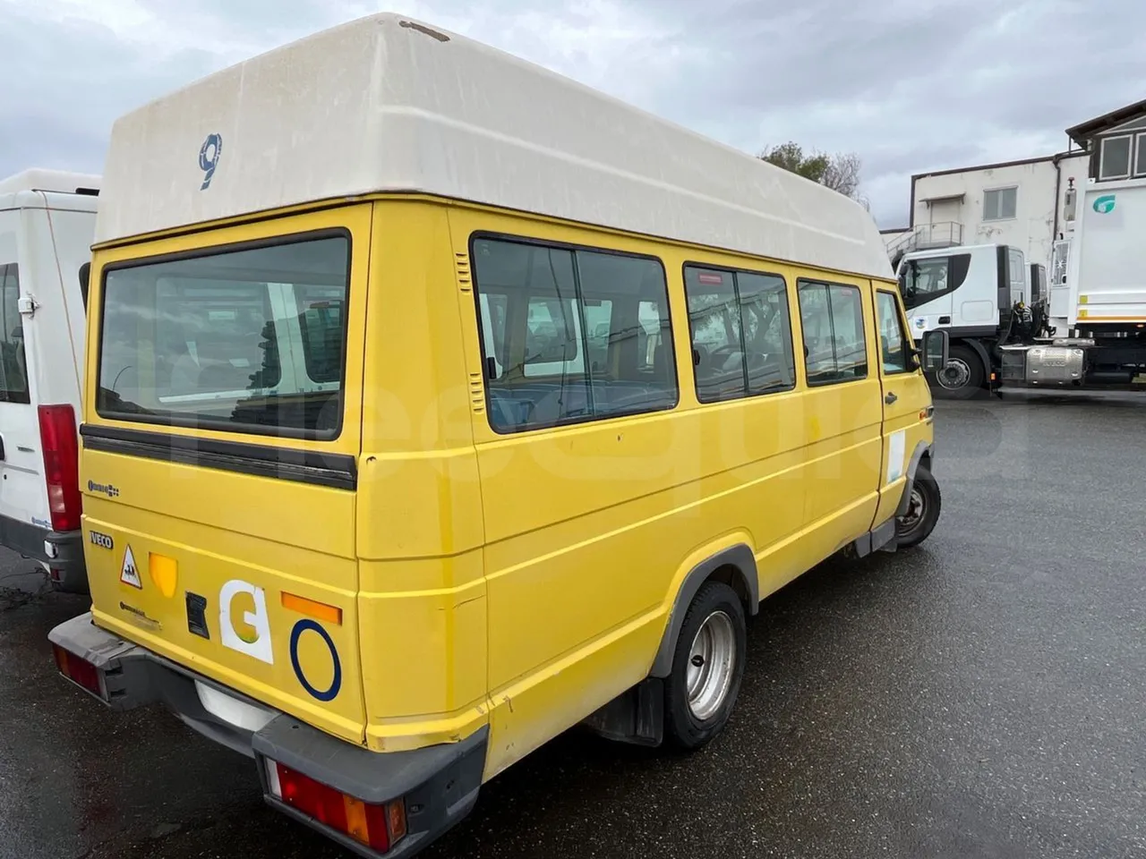 Iveco Turbo Daily A40E10 31 - EUR2 - 76kW - 5.970m - 3/4 right rear doors closed