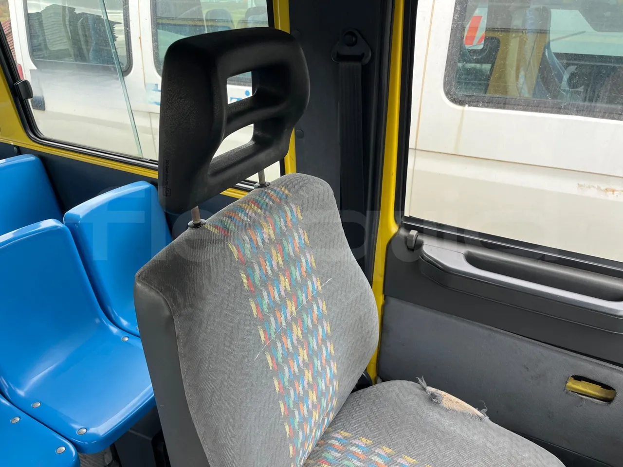 Iveco Turbo Daily A40E10 31 - EUR2 - 76kW - 5.970m - driver microphone accessories photo