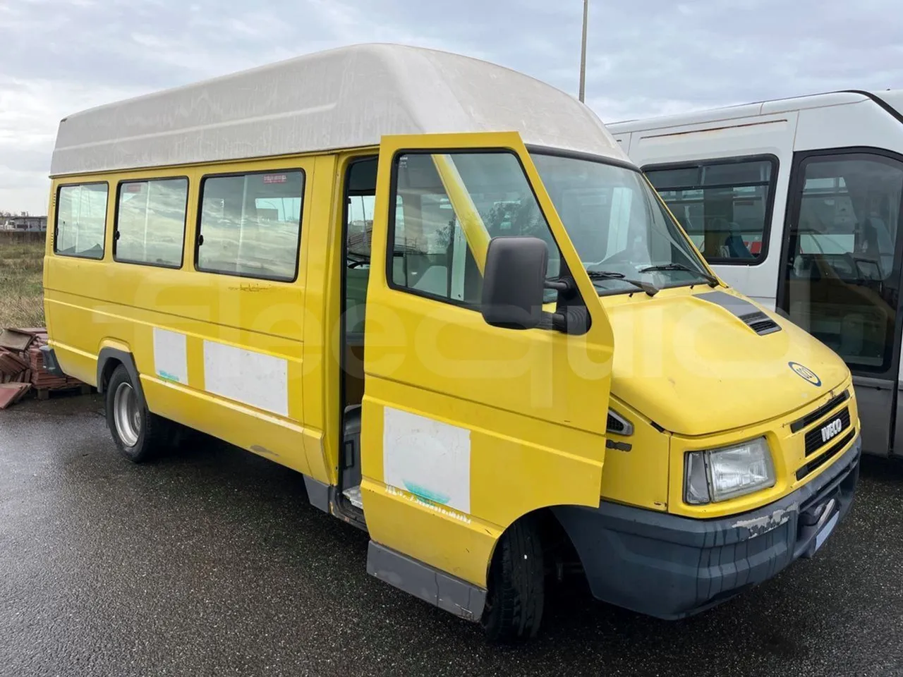 Iveco Turbo Daily A40E10 31 - EUR2 - 76kW - 5.970m - Base cover photo