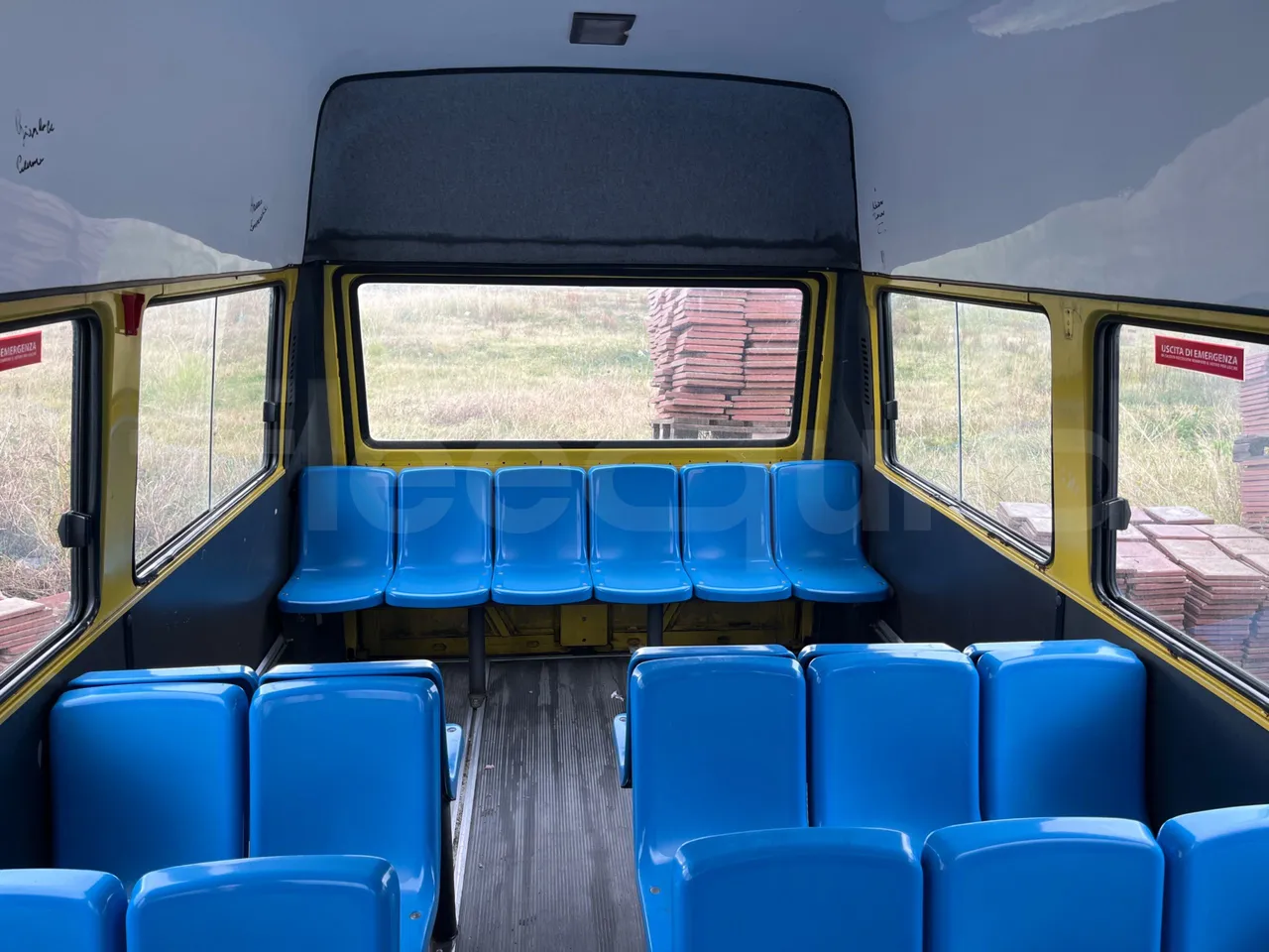 Iveco Turbo Daily A40E10 31 - EUR2 - 76kW - 5.970m - reverse view middle aisle