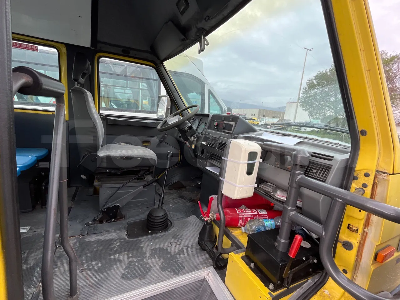 Iveco Turbo Daily A40E10 31 - EUR2 - 76kW - 5.970m - monitor detail photo