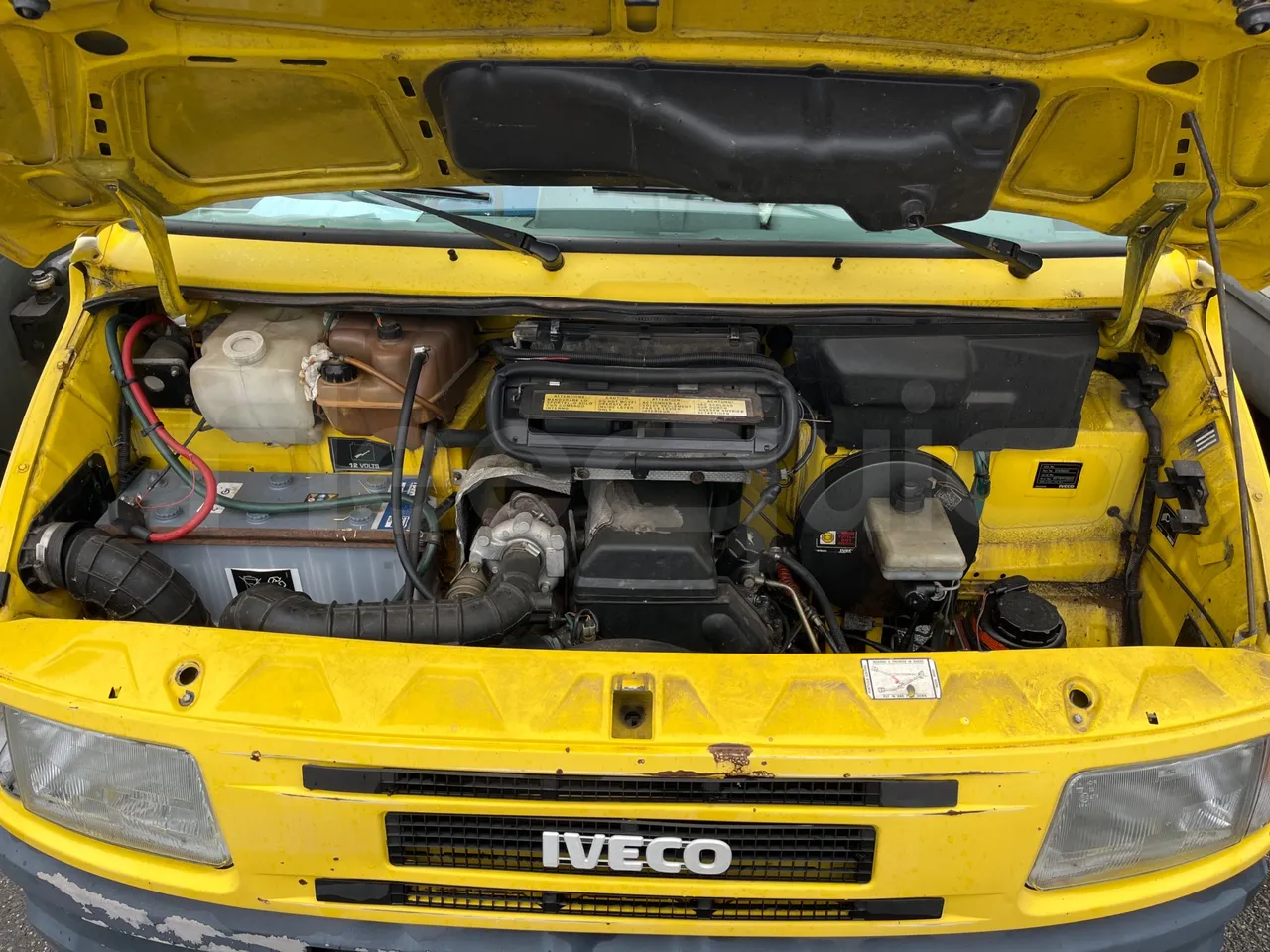 Iveco Turbo Daily A40E10 31 - EUR2 - 76kW - 5.970m - rear hatch open