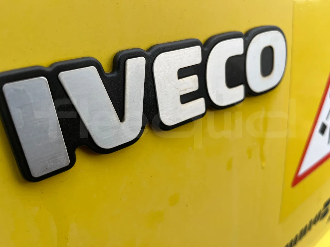 Iveco Turbo Daily A40E10 31 - EUR2 - 76kW - 5.970m - under carpet photo