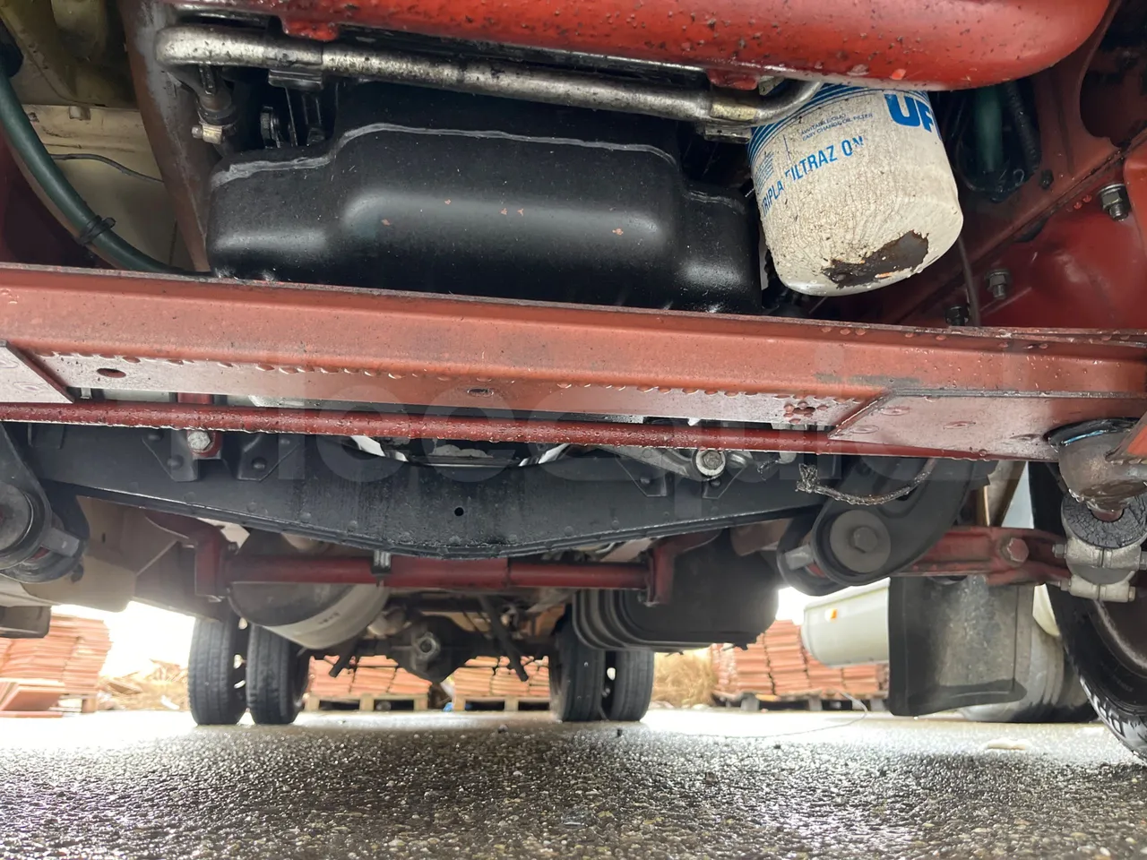 Iveco Turbo Daily A40E10 31 - EUR2 - 76kW - 5.970m - front undercarriage from front