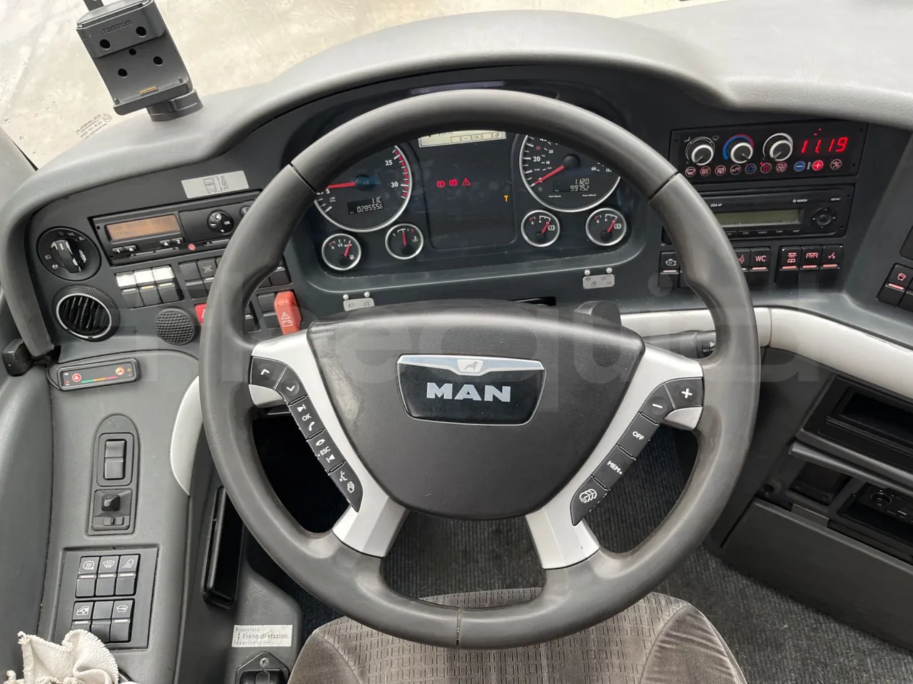 Man Lion's Coach R07 - Euro5 - 294kW - 12mt - steering wheel photo