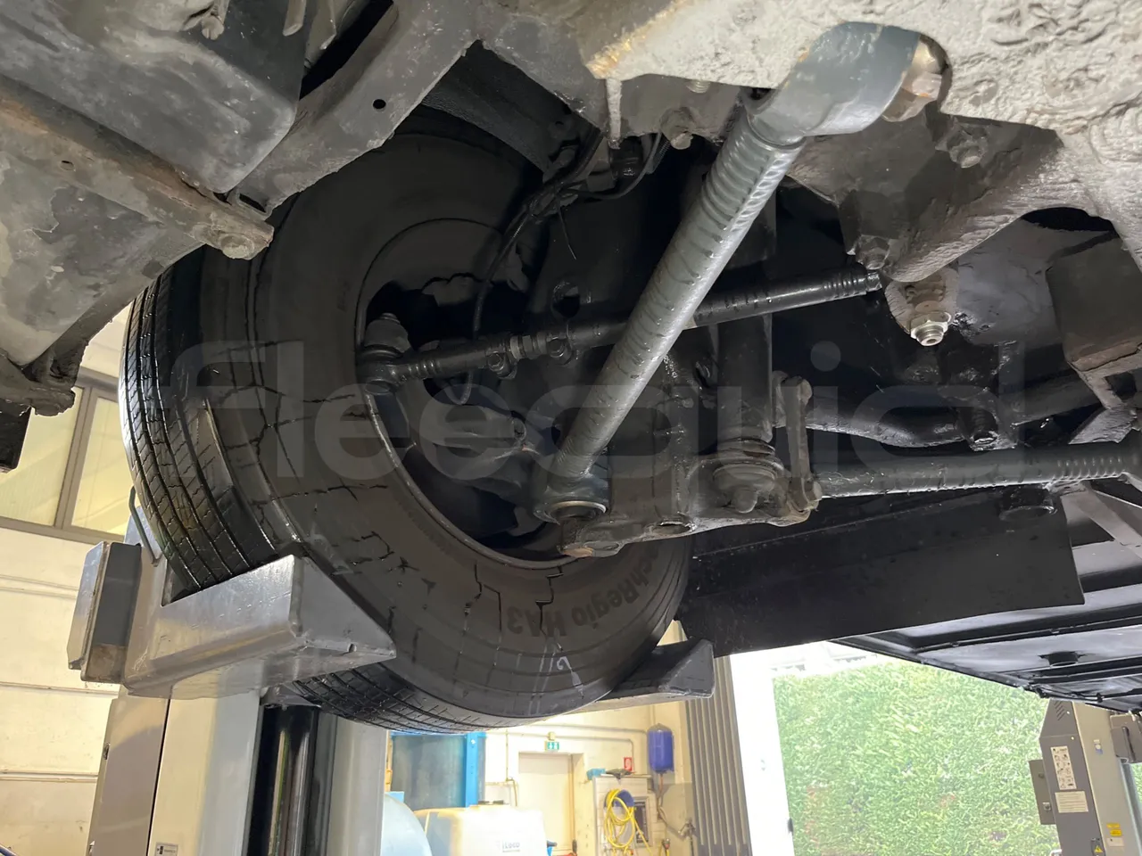 Man Lion's Coach R07 - Euro5 - 294kW - 12mt - front axle right side