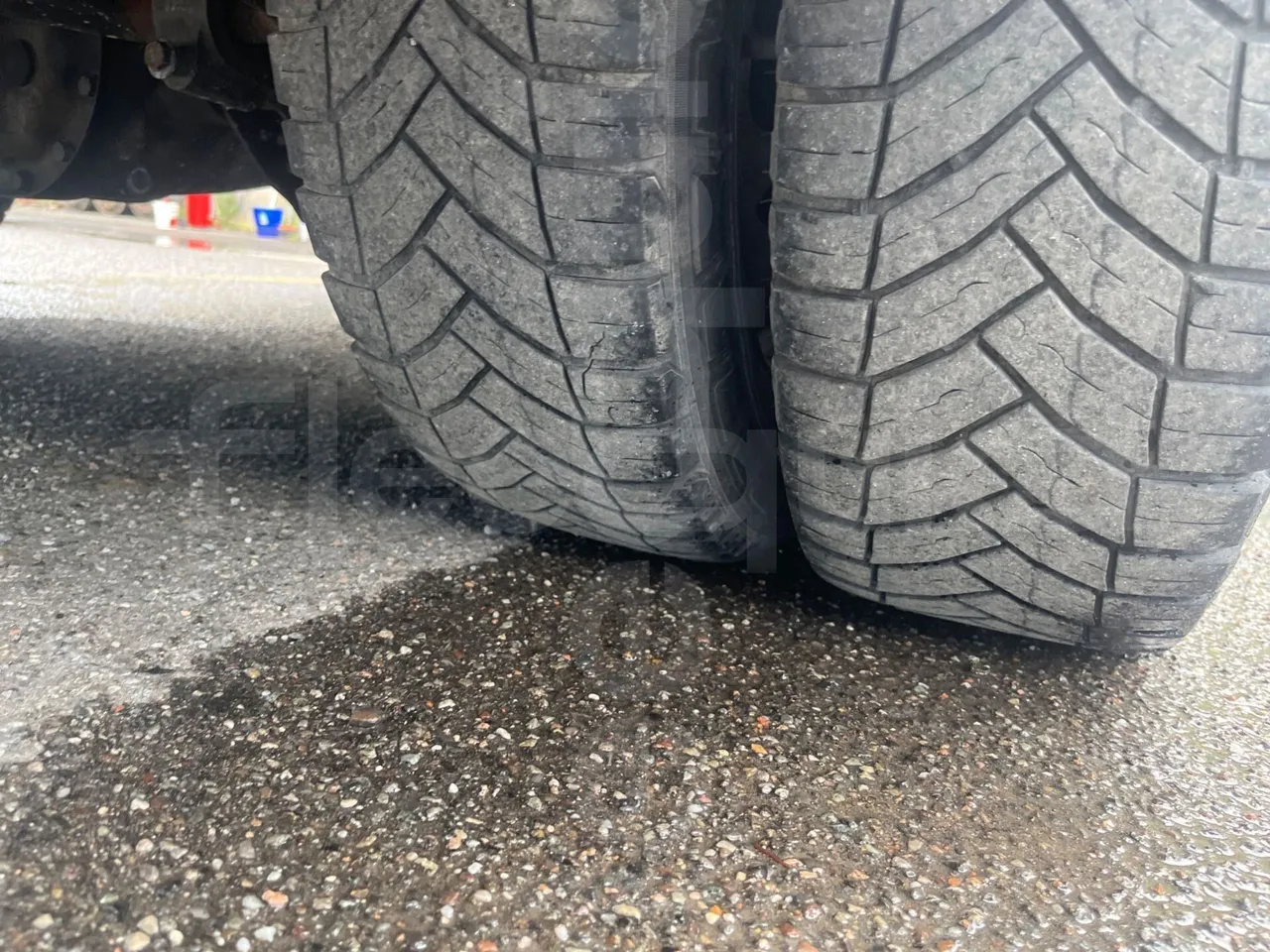 Mercedes-Benz Sprinter Abicar - Euro5 - 140kW - 7.345mt - tread condition front tires left