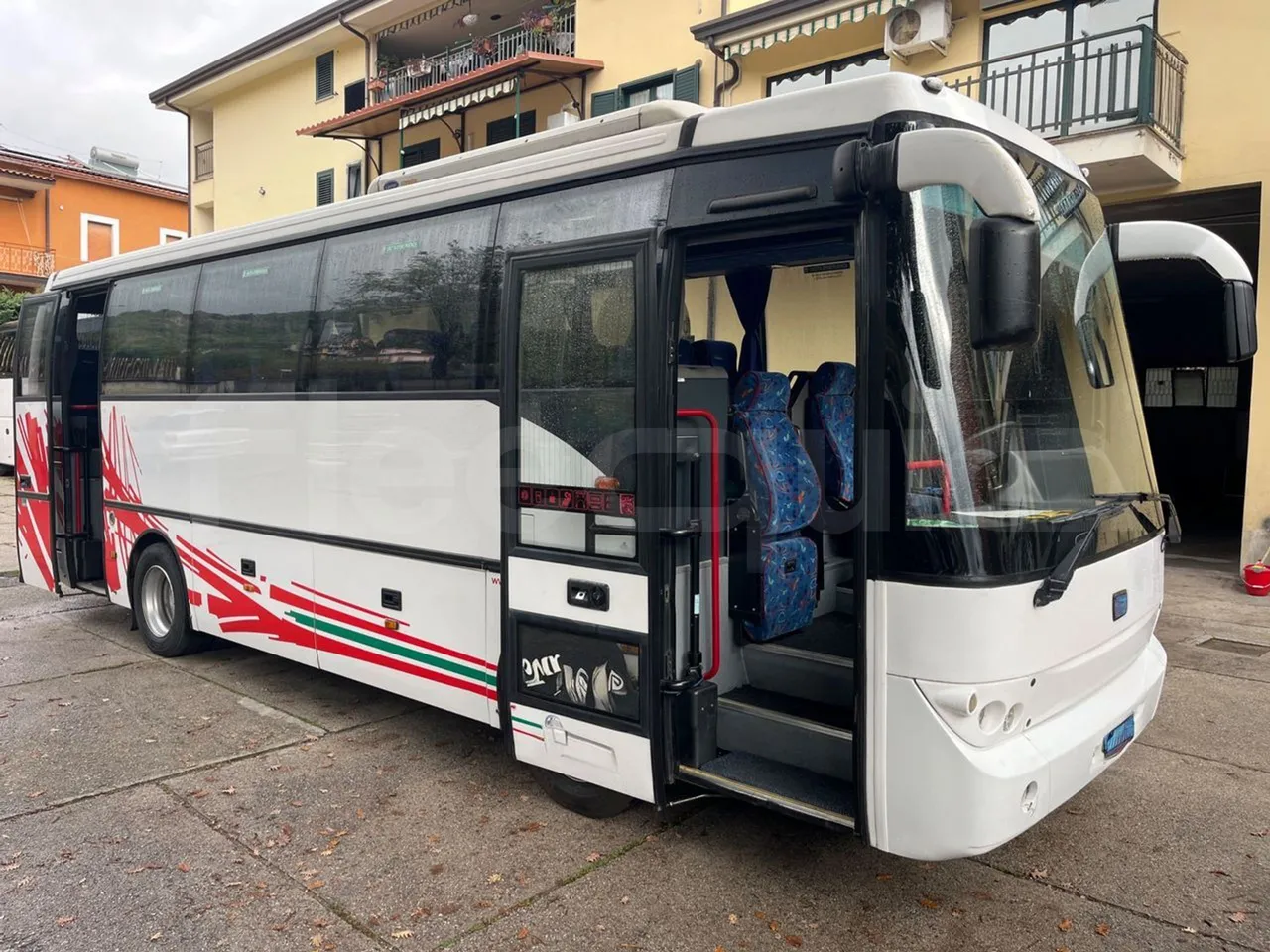 Bmc PROBUS TBX 850var.1vers.B -EUR3 -162kW -8.856m - 3/4 right front doors open