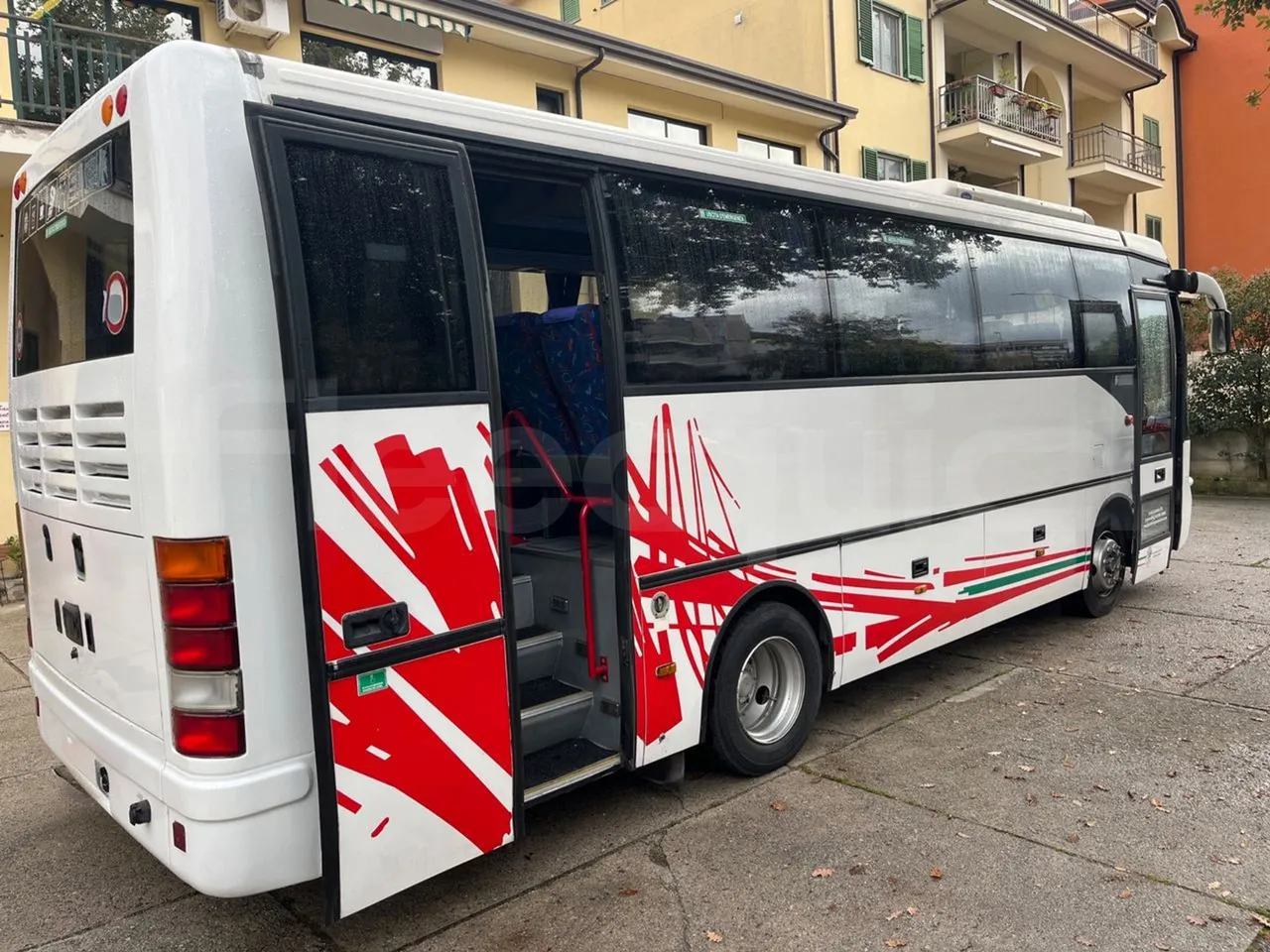 Bmc PROBUS TBX 850var.1vers.B -EUR3 -162kW -8.856m - 3/4 right rear doors open