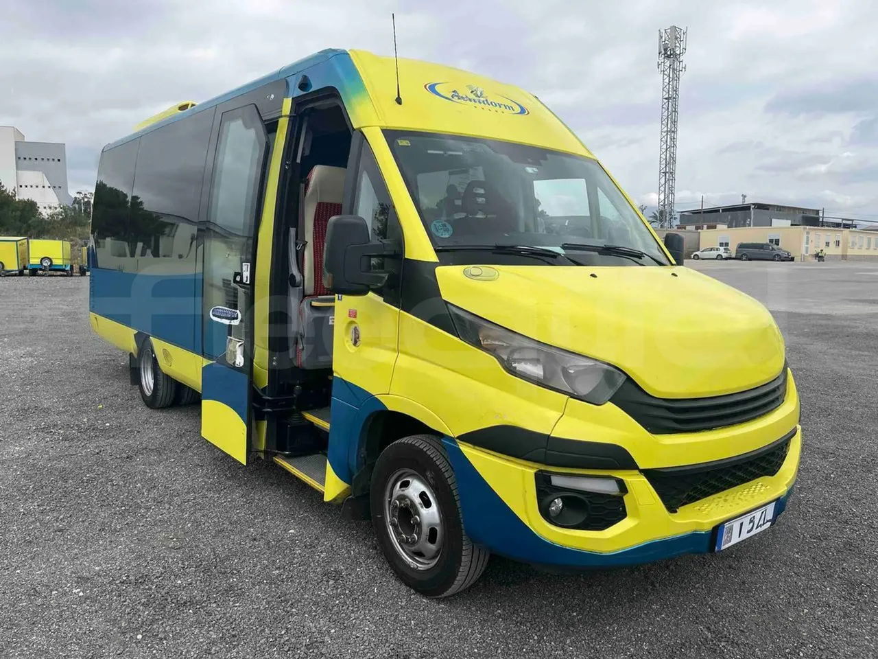 Iveco Ferqui Radius Dino - EUR6 - 132kW - 7.630m - 3/4 right front doors open