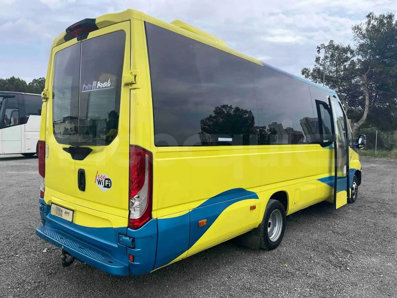 Iveco Ferqui Radius Dino - EUR6 - 132kW - 7.630m - 3/4 right rear doors open