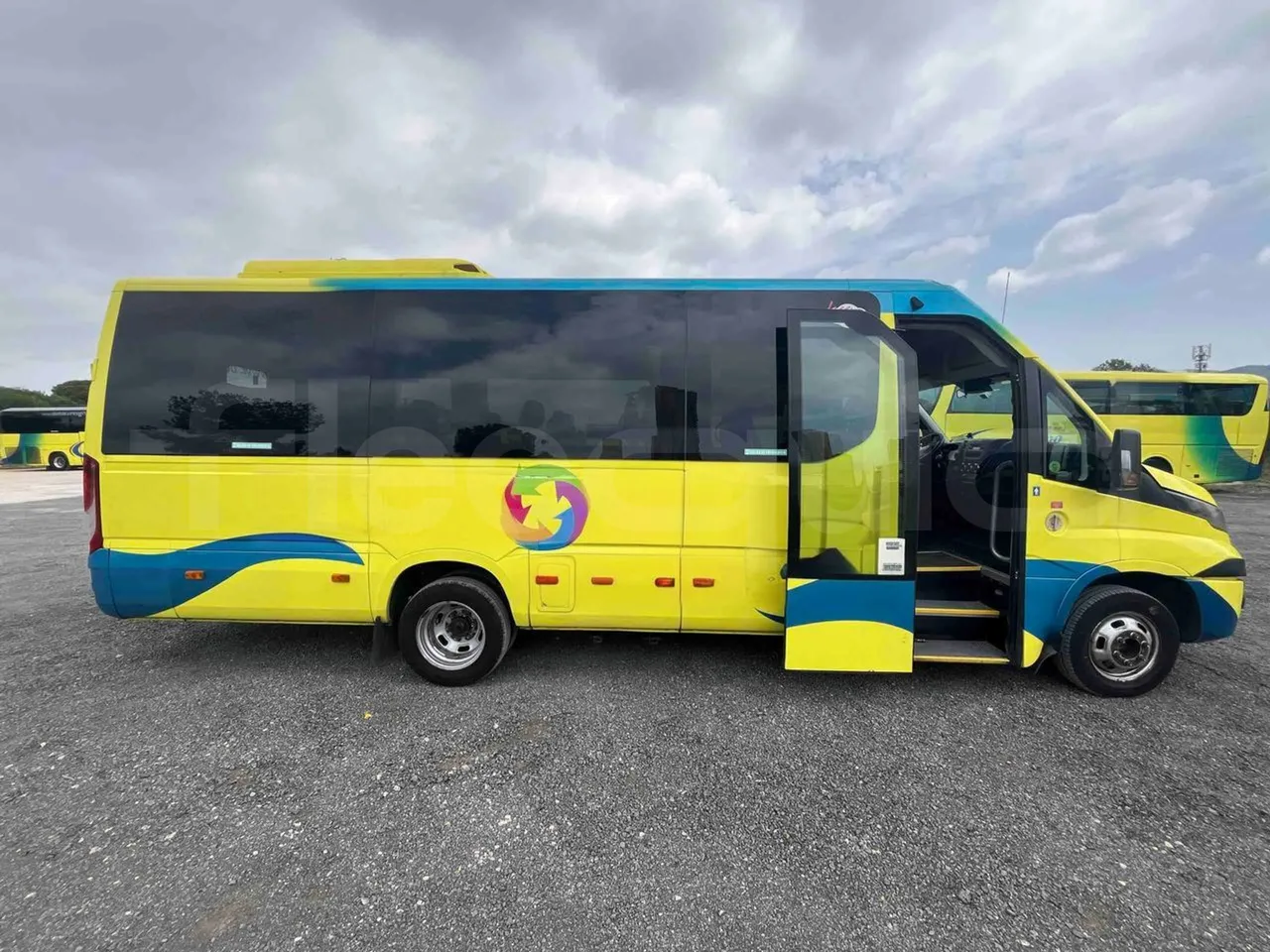 Iveco Ferqui Radius Dino - EUR6 - 132kW - 7.630m - right side doors open