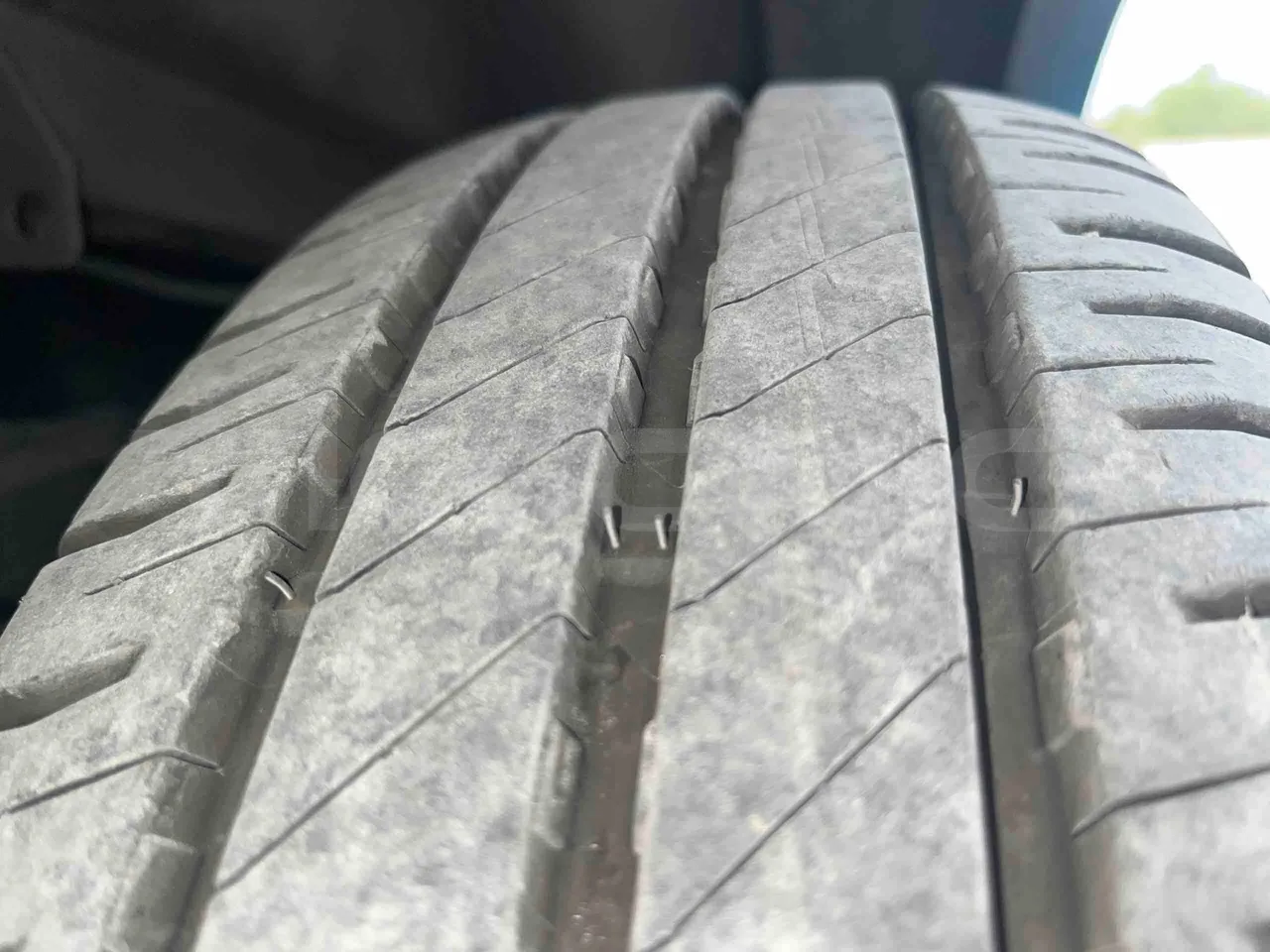 Iveco Ferqui Radius Dino - EUR6 - 132kW - 7.630m - rear left tire photo