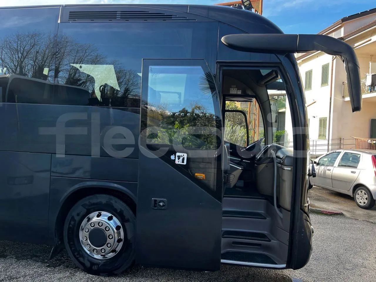 Iveco Magelys SFR2XX - Euro6 - 294kW - 12.830mt - front door 1 open