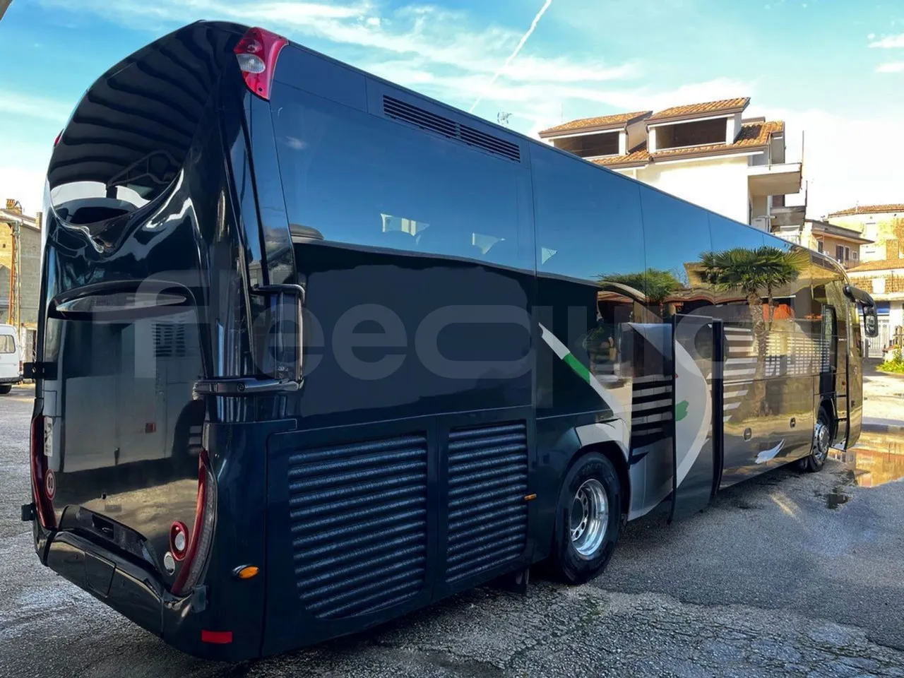 Iveco Magelys SFR2XX - Euro6 - 294kW - 12.830mt - 3/4 right rear doors open