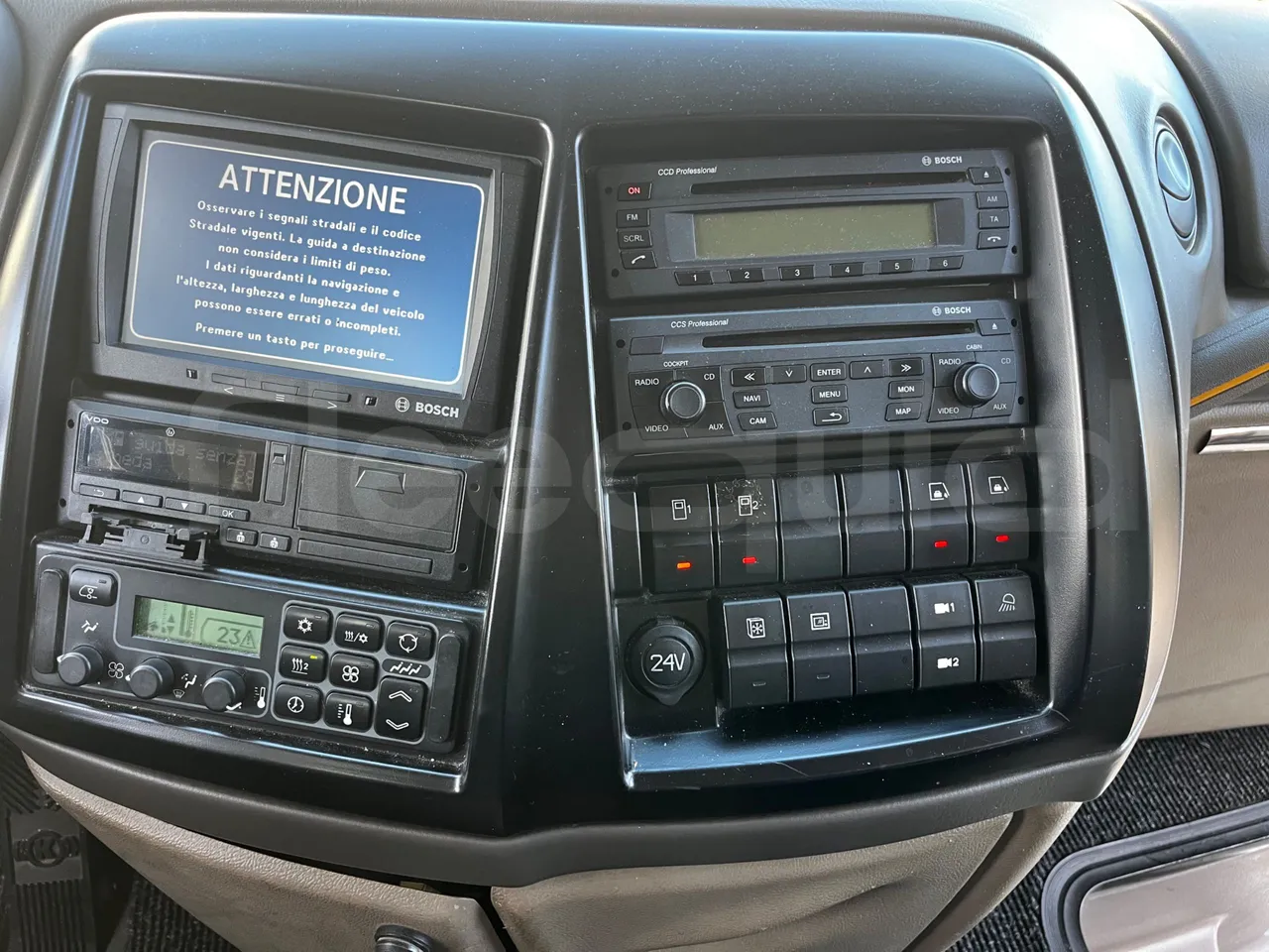 Iveco Magelys SFR2XX - Euro6 - 294kW - 12.830mt - radio accessories photo